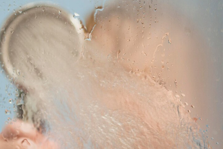 آسیب آب داغ به موها